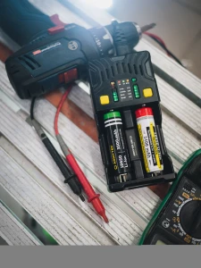Универсальное зарядное устройство Armytek Uni C2