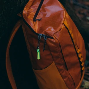 Светонакопительный брелок Gear Aid Ni-Glo Panther Pink