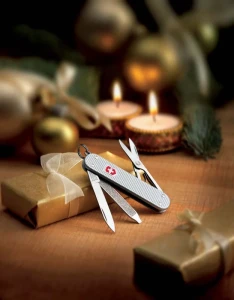 Нож-брелок Victorinox Classic Alox